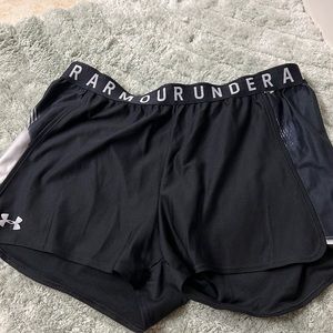 Under armour loose fit women’s shorts large
